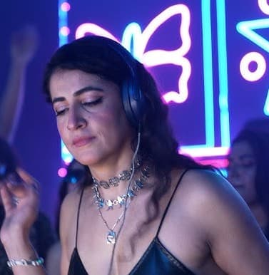 Sara Khan